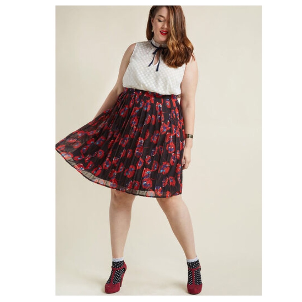 ModCloth Chiffon Pleated Skirt in Poppies